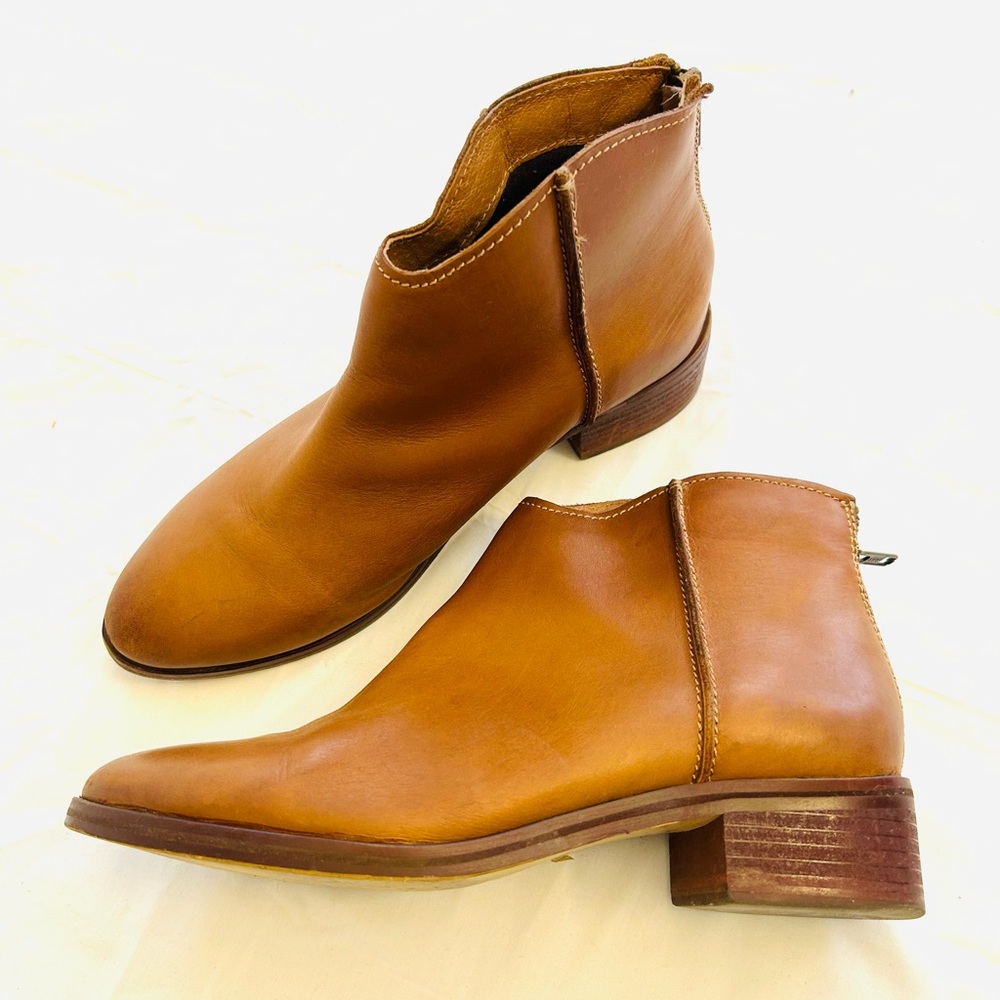 Artisan by Zigi Georgie Almond Toe Ankle Boot